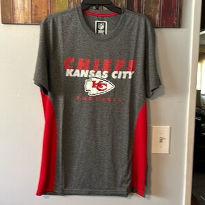 Kansas city chiefs NFL football t-shirt NWT
